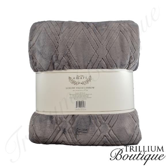 BUNDLE Amari Throw, Lemon Mittens, Surell Earmuffs - Picture 3 of 14